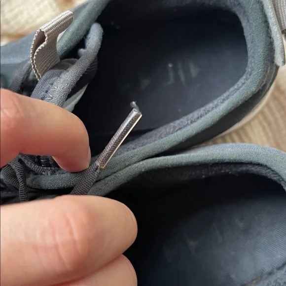 Nike Air Max women’s Black and Gray Sneakers - Picture 3 of 8